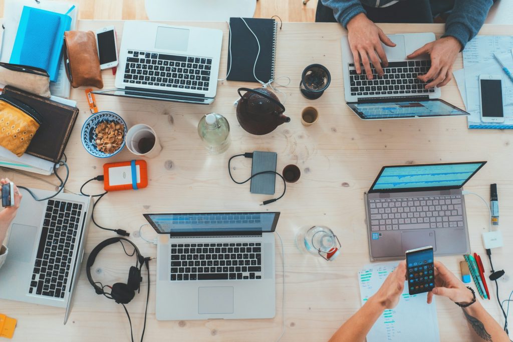 entrepreneurship mba specialization people using laptops around table